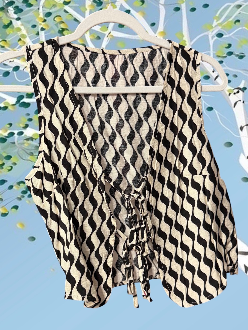 Women’s size XS open tie front vest ivory black new